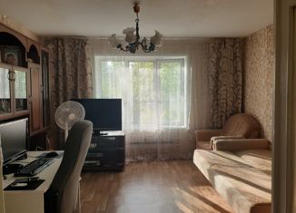 Продается 3-ком. квартира, 60 м2, Радужный, 1-й квартал, 17