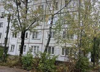 Продажа 2-комнатной квартиры, 32.7 м2, Смоленск, улица Маршала Соколовского, 5Г, Промышленный район