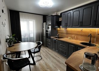 Продам 2-ком. квартиру, 60.1 м2, посёлок Отрадное, Магистральная улица, 11