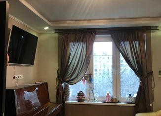 Продам 3-ком. квартиру, 53 м2, Москва, Октябрьская улица, 35, Октябрьская улица