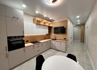 Продаю 3-комнатную квартиру, 72 м2, Нижний Новгород, улица Героя Советского Союза Сафронова, 7к1, ЖК Заречье