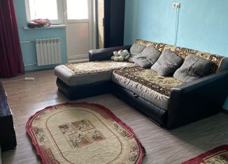 Продаю 2-ком. квартиру, 52 м2, Дзержинский, улица Ленина, 2А