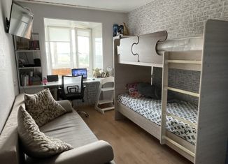 Продам двухкомнатную квартиру, 48 м2, Глазов, улица 70 лет Октября, 17