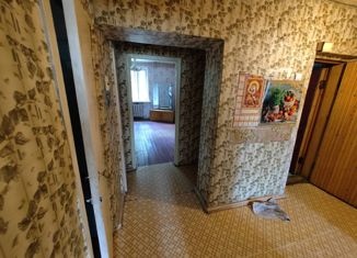 Продаю 2-комнатную квартиру, 52.4 м2, Новошахтинск, улица Молодогвардейцев, 2Г