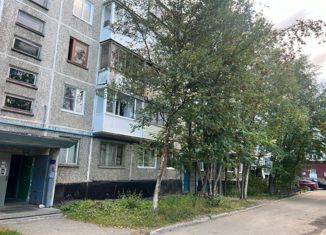 Продажа 2-комнатной квартиры, 44 м2, Мурманск, улица Капитана Копытова, 4