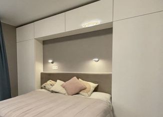 Сдам 1-ком. квартиру, 42 м2, Краснодар, улица Хакурате, 12, Центральный округ