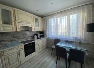 Продается трехкомнатная квартира, 77 м2, Москва, Осенний бульвар, 18к2