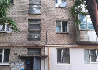 Продается трехкомнатная квартира, 56 м2, Самара, улица Александра Матросова, 82, метро Безымянка