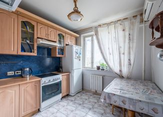 Продаю 2-ком. квартиру, 55 м2, Москва, Болотниковская улица, 4к2