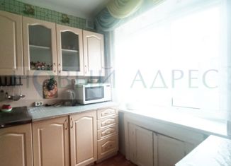 Продаю двухкомнатную квартиру, 43 м2, Большой Камень, улица Карла Маркса, 3