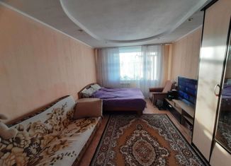 Трехкомнатная квартира на продажу, 55.6 м2, посёлок городского типа Оверята, улица Строителей, 1