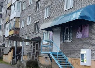 Продам 3-комнатную квартиру, 59.5 м2, Оленегорск, Строительная улица, 35