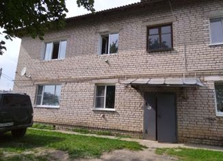 Продам 2-ком. квартиру, 40 м2, поселок Славный, Школьная улица, 4