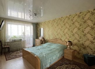 Трехкомнатная квартира на продажу, 62 м2, Курганская область, улица Черняховского, 14