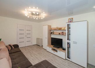 Продается трехкомнатная квартира, 90 м2, Екатеринбург, улица Учителей, 10, улица Учителей