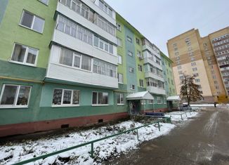 Продаю 2-ком. квартиру, 44.2 м2, Нефтекамск, улица Строителей, 27А