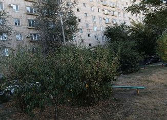 Продаю 3-ком. квартиру, 60 м2, Волгоград, улица Гороховцев, 2