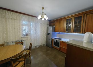 Продаю 3-комнатную квартиру, 110 м2, Тюмень, улица Радищева, 27к1