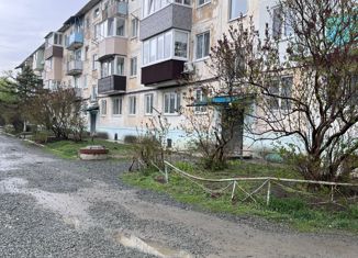 Продам 3-комнатную квартиру, 56.7 м2, Артём, улица Ленина, 11/2