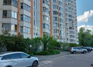 Продается 2-комнатная квартира, 51.2 м2, Москва, Беловежская улица, 71, станция Немчиновка