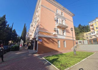 Продаю 1-ком. квартиру, 14.3 м2, Туапсе, улица Октябрьской Революции, 3