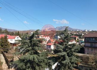 Продается 4-ком. квартира, 66.6 м2, Алушта, Ялтинская улица, 1