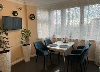 Продается 2-ком. квартира, 59.1 м2, Московский, Радужная улица, 17