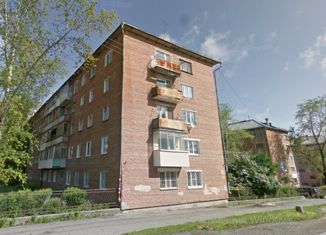 Сдается в аренду 2-комнатная квартира, 40 м2, Североуральск, улица Каржавина, 24
