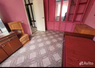 Продаю 3-ком. квартиру, 53 м2, Алексин, улица Трудовые Резервы, 23