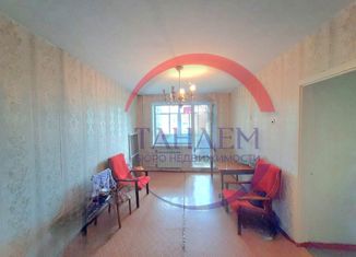 Продаю двухкомнатную квартиру, 43 м2, Новокузнецк, проспект Шахтёров, 3