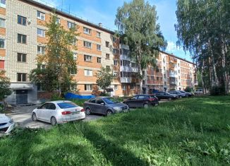 Продается трехкомнатная квартира, 63 м2, поселок городского типа Рефтинский, улица Гагарина, 5