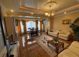 Сдам 4-комнатную квартиру, 190 м2, Симферополь, Луговая улица, 4к2