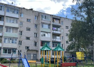 Продажа двухкомнатной квартиры, 50.7 м2, посёлок городского типа Новозавидовский, Заводская улица, 3