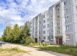 Продам 2-ком. квартиру, 53.9 м2, поселок Торковичи, улица Победы, 9