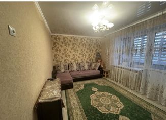 Продаю 2-комнатную квартиру, 46 м2, Невинномысск, площадь 50 лет Октября, 10