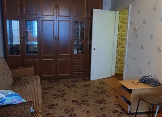 Продажа 2-ком. квартиры, 43 м2, Кировск, улица Советской Конституции, 12