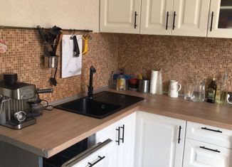 Продам двухкомнатную квартиру, 57.5 м2, поселок Бугры, Полевая улица, 5