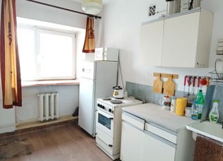 Продается 3-комнатная квартира, 60 м2, Кемерово, улица Ленина, 12