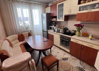 Продаю двухкомнатную квартиру, 62 м2, Москва, улица Маршала Савицкого, 20к1, станция Щербинка