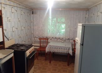 Продается 3-комнатная квартира, 60.5 м2, поселок городского типа Шемышейка, улица Свердлова, 38