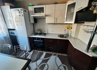 Сдам в аренду трехкомнатную квартиру, 67 м2, Альметьевск, улица Ленина, 189