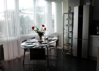 Продается 2-комнатная квартира, 78 м2, Екатеринбург, улица Сакко и Ванцетти, 47, улица Сакко и Ванцетти