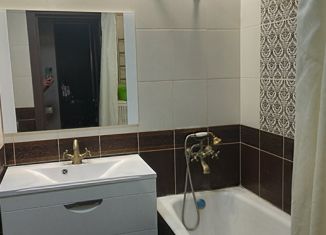 Продаю 4-ком. квартиру, 79.5 м2, Тольятти, улица Куйбышева, 14, Комсомольский район