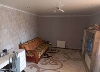 Продается 2-ком. квартира, 53 м2, Мензелинск, улица Розы Люксембург, 100