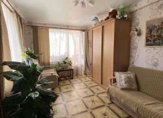 Продаю 1-ком. квартиру, 33 м2, Новгородская область, Заводская улица, 84