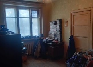 Продается 2-ком. квартира, 43 м2, Гатчина, Рощинская улица, 30