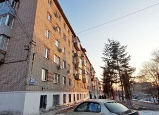 Продается трехкомнатная квартира, 51.2 м2, Артём, Братская улица, 28