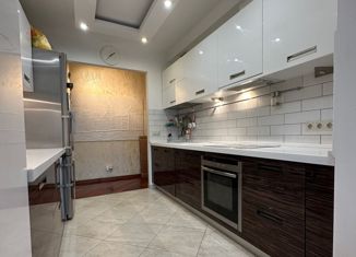 Продам 4-комнатную квартиру, 90 м2, посёлок Коммунарка, микрорайон Эдальго, 3