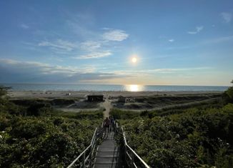 Продаю четырехкомнатную квартиру, 98.4 м2, посёлок городского типа Янтарный, Советская улица, 40А