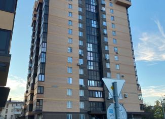 Продажа 3-ком. квартиры, 80 м2, Новороссийск, улица Куникова, 5